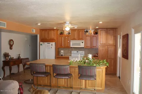 2352 E Manhatton Dr, Tempe, AZ 85282 photo 2