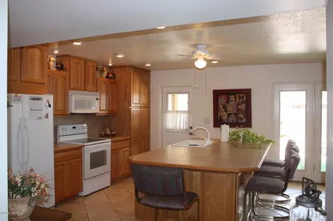 2352 E Manhatton Dr, Tempe, AZ 85282 photo 3