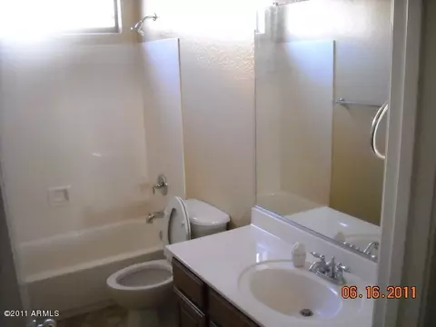 969 E Blue Spruce Ln, Gilbert, AZ 85298 photo 2