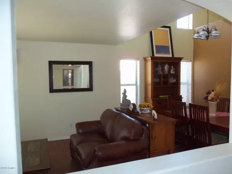 1731 E Branham Ln, Phoenix, AZ 85042 photo 4