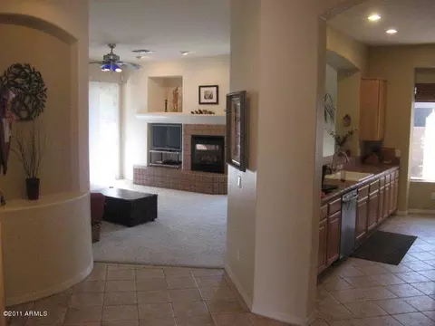 5268 E Patrick Ln, Phoenix, AZ 85054 photo 2