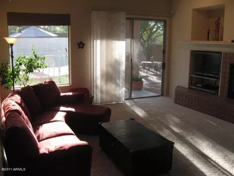 5268 E Patrick Ln, Phoenix, AZ 85054 photo 3