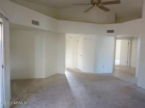 3825 E Betty Elyse Ln, Phoenix, AZ 85032 photo 4