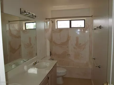 1832 E Catamaran Dr, Gilbert, AZ 85234 photo 4