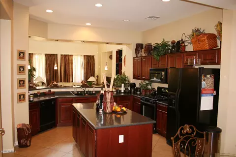 2021 E Pedro Rd, Phoenix, AZ 85042 photo 5