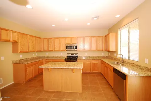 1409 E Chestnut Ln, Gilbert, AZ 85298 photo 2