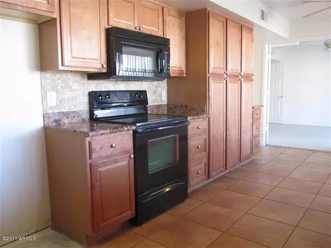 330 Eugie Ave, Phoenix, AZ 85022 photo 4