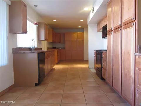 330 Eugie Ave, Phoenix, AZ 85022 photo 3