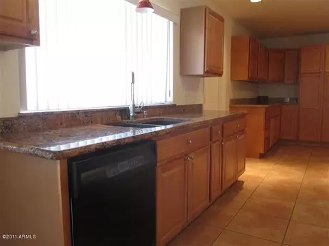 330 Eugie Ave, Phoenix, AZ 85022 photo 5