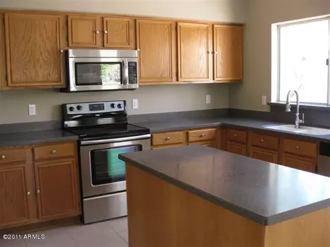 4426 E Graythorn St, Phoenix, AZ 85044 photo 4