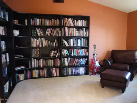 1038 W Iris Dr, Gilbert, AZ 85233 photo 4