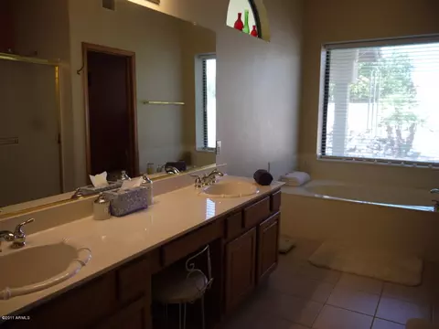 1038 W Iris Dr, Gilbert, AZ 85233 photo 13