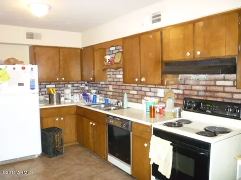 3213 N 64th Dr, Phoenix, AZ 85033 photo 6
