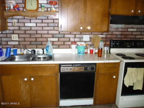 3213 N 64th Dr, Phoenix, AZ 85033 photo 8