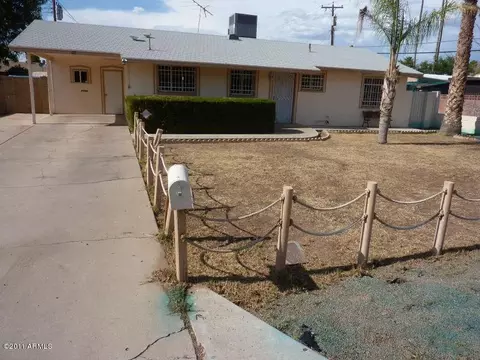 3048 E Avalon Dr, Phoenix, AZ 85016 photo 2