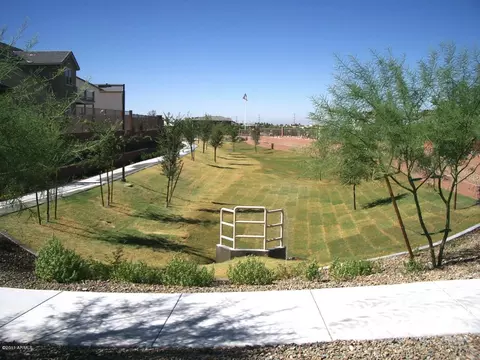 3837 E Branham Ln, Phoenix, AZ 85042 photo 3