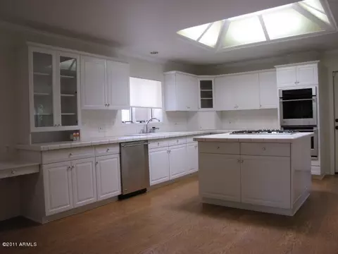 217 E Glenn Dr, Phoenix, AZ 85020 photo 2