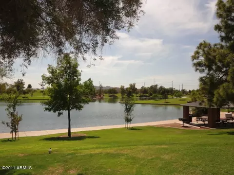 132 E Colgate Dr, Tempe, AZ 85283 photo 3