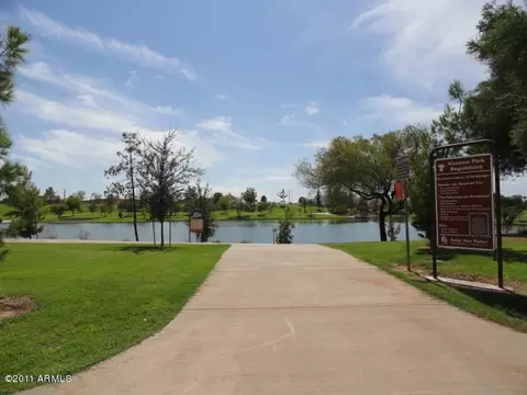132 E Colgate Dr, Tempe, AZ 85283 photo 2
