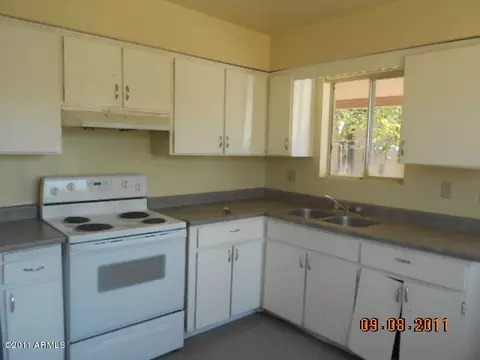 430 W Desert Dr, Phoenix, AZ 85041 photo 10