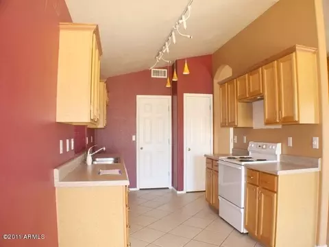 2253 E Amber Ln, Gilbert, AZ 85296 photo 4