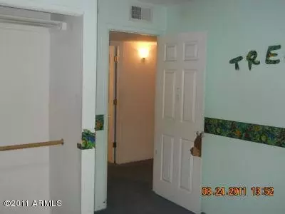 402 E Julie Dr, Tempe, AZ 85283 photo 12