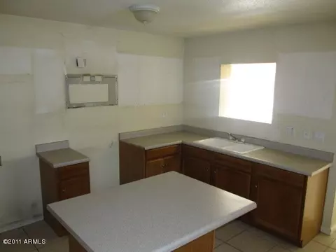 6137 W Mitchell Dr, Phoenix, AZ 85033 photo 4