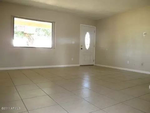 6137 W Mitchell Dr, Phoenix, AZ 85033 photo 2