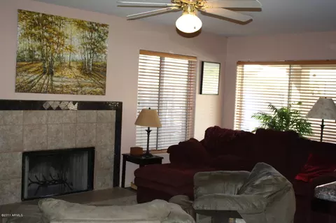 4306 E Graythorn Ave, Phoenix, AZ 85044 photo 5