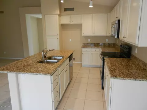 1686 E Laurel Ave, Gilbert, AZ 85234 photo 3
