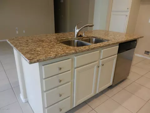 1686 E Laurel Ave, Gilbert, AZ 85234 photo 4