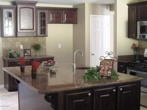 622 E Winter Dr, Phoenix, AZ 85020 photo 2
