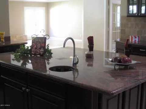 622 E Winter Dr, Phoenix, AZ 85020 photo 4