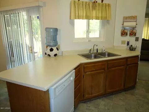 619 E Palomino Dr, Gilbert, AZ 85296 photo 3