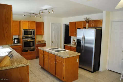 3537 E Tonto Ln, Phoenix, AZ 85050 photo 2