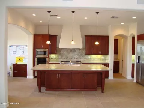 2816 E Constance Way, Phoenix, AZ 85042 photo 3
