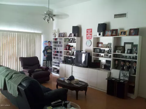 3437 E Kerry Ln, Phoenix, AZ 85050 photo 4