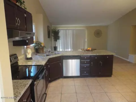 4821 E Desert View Dr, Phoenix, AZ 85044 photo 4