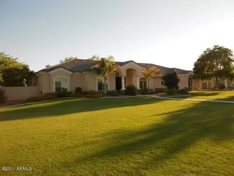 2569 E Cattle Dr, Gilbert, AZ 85297 photo 3