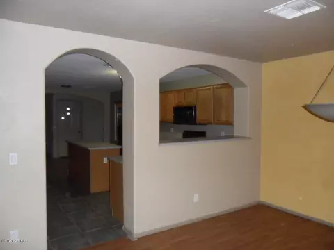 2720 E Branham Ln, Phoenix, AZ 85042 photo 9