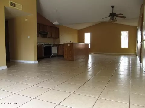 3134 N 68th Ln, Phoenix, AZ 85033 photo 4
