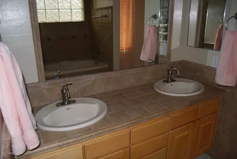 685 W Douglas Ave, Gilbert, AZ 85233 photo 3