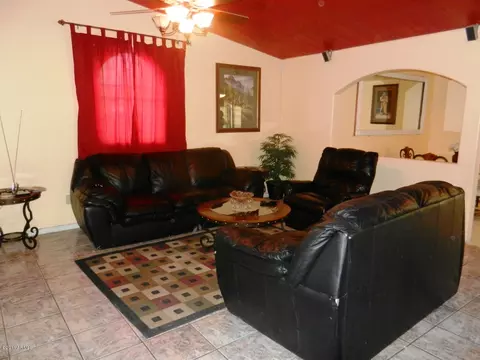 7002 W Earll Dr, Phoenix, AZ 85033 photo 3