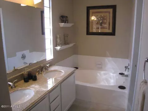 3021 E Kerry Ln, Phoenix, AZ 85050 photo 10