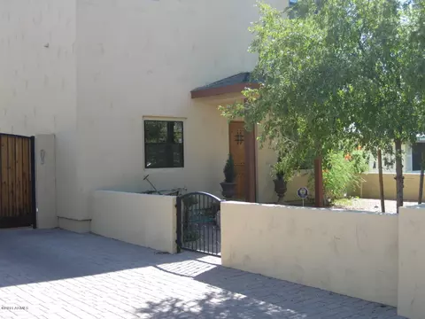 4529 N 8th Pl, Phoenix, AZ 85014 photo 1