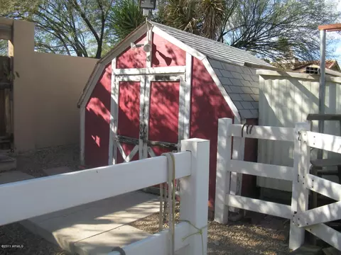 844 E Roberts Rd, Phoenix, AZ 85022 photo 11