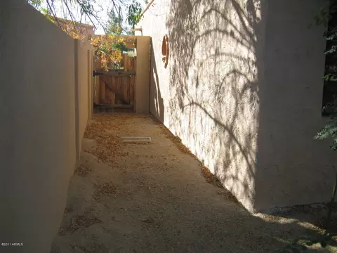 844 E Roberts Rd, Phoenix, AZ 85022 photo 20