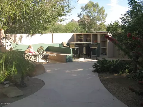 844 E Roberts Rd, Phoenix, AZ 85022 photo 5