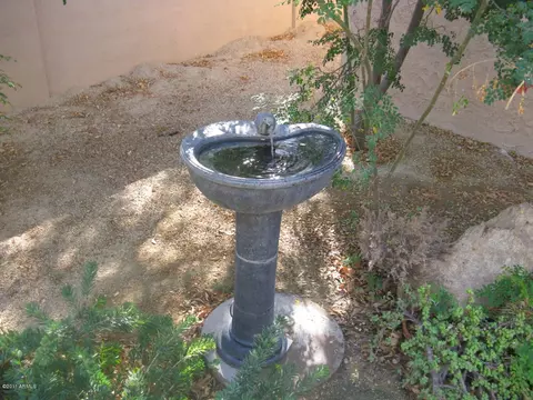 844 E Roberts Rd, Phoenix, AZ 85022 photo 9