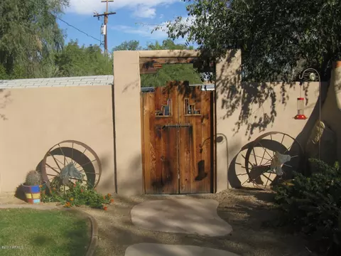 844 E Roberts Rd, Phoenix, AZ 85022 photo 10